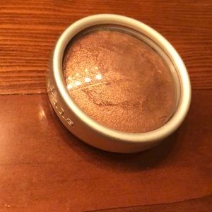 Stila Illuminating finishing powder in Bronze